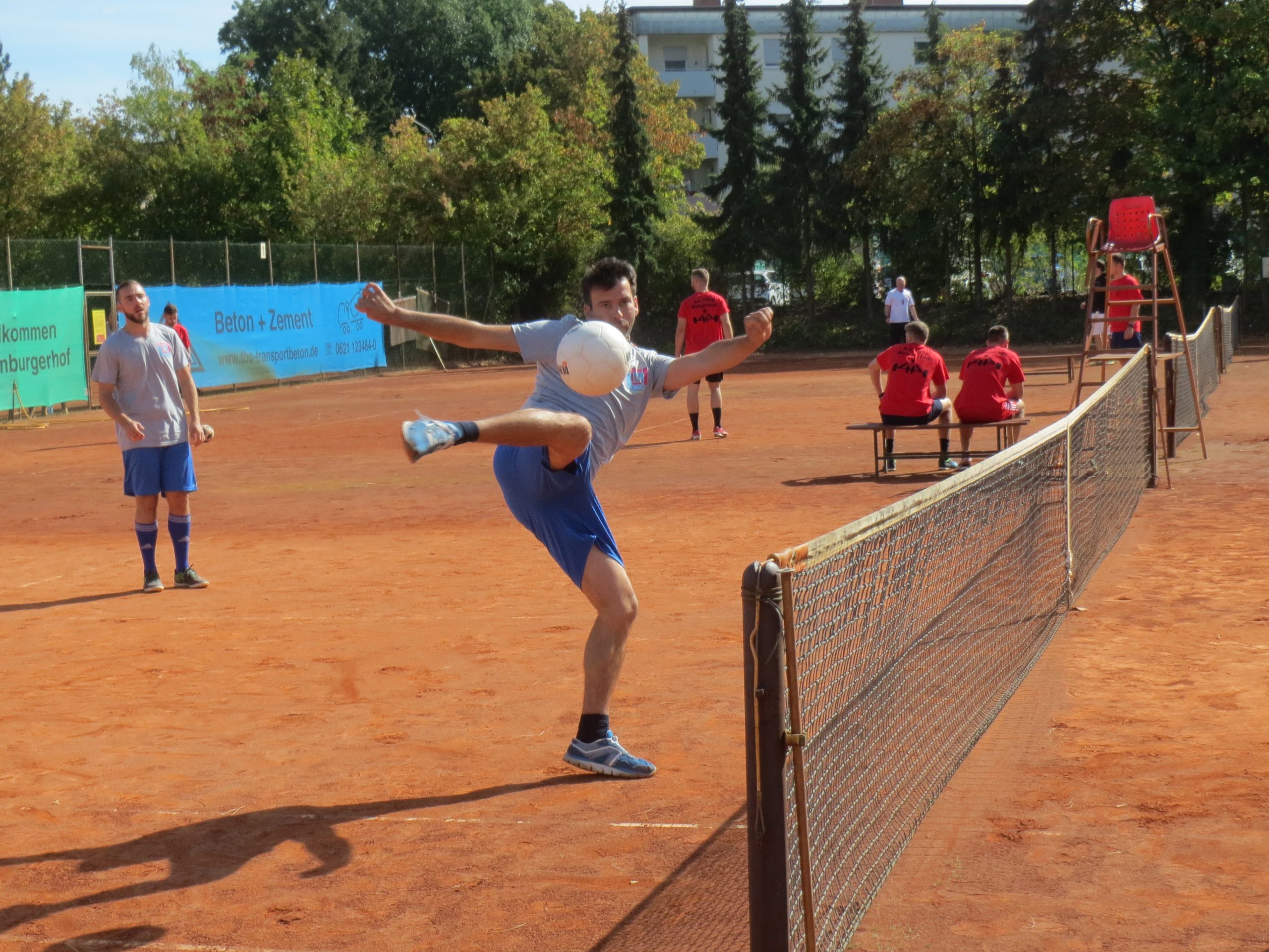 Fußballer der SG gewinnen Fußballtennis-Turnier