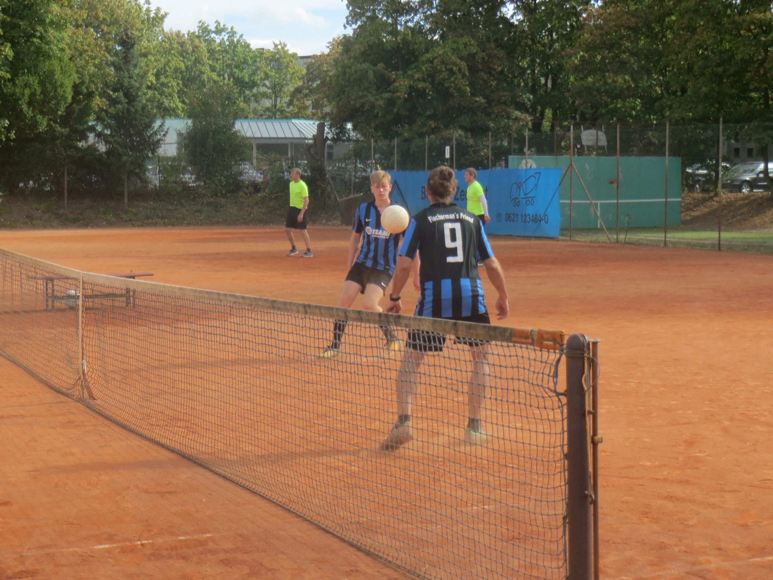 Fußballer der SG gewinnen Fußballtennis-Turnier