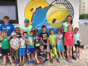 Annette Egartner freut sich mit ihrem Team auf das Sportcamp 2019