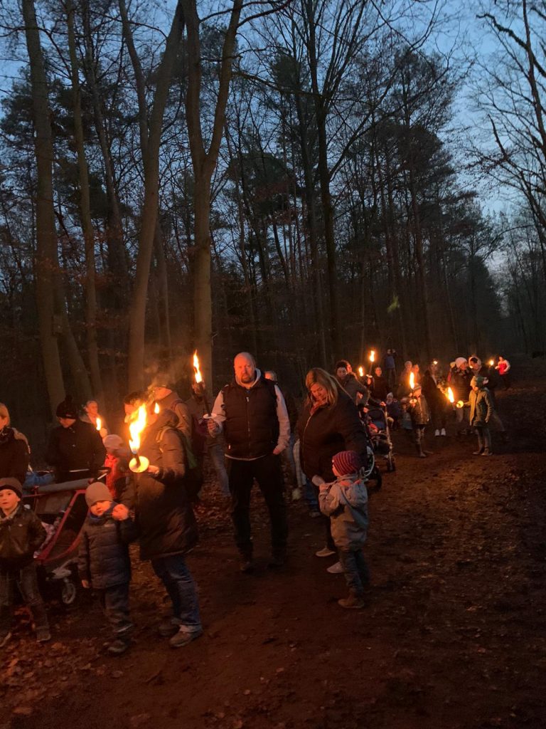 Fackelspaziergang und Glühweinabend