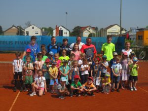 Jugendtraining und Aktive wieder am Ball - TCL 2020 Jugendtraining und Aktive wieder am Ball - TCL 2020