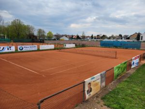 Es wieder mit dem Tennisspielen los Es wieder mit dem Tennisspielen los